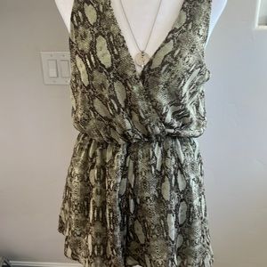 Lightweight romper with tie back